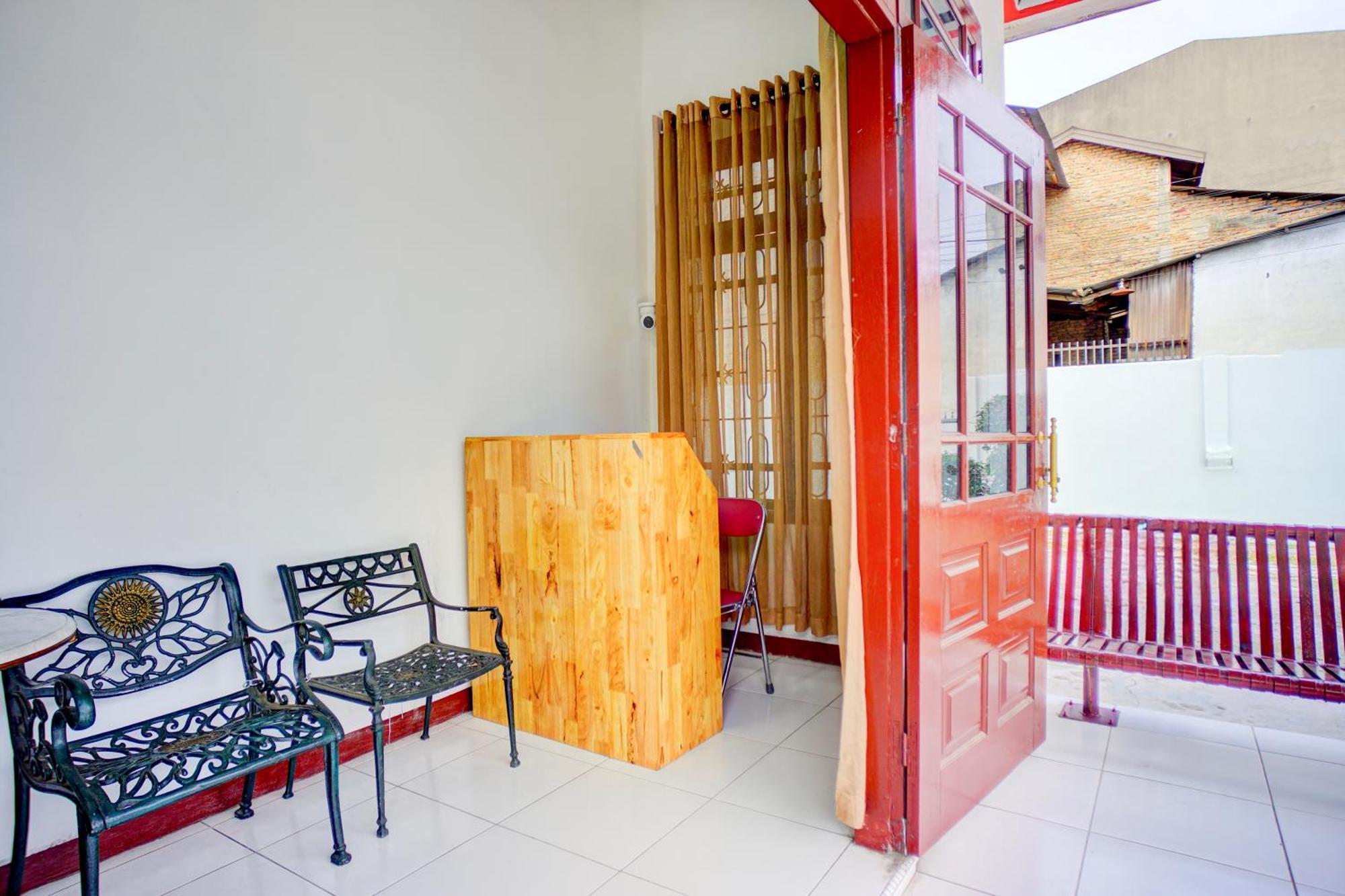 Hotel O Krakatau Near Universitas Muhammadiya Sumatra Utara Umsu Medan
